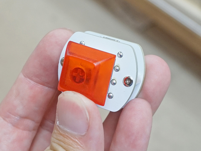 店頭サンプル。キーキャップの色はパッケージ毎にランダム