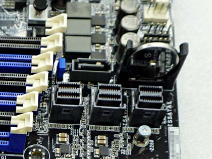 最大1.5TBのメモリを搭載できるサーバー向けATXマザー「Z11PA-U12」が