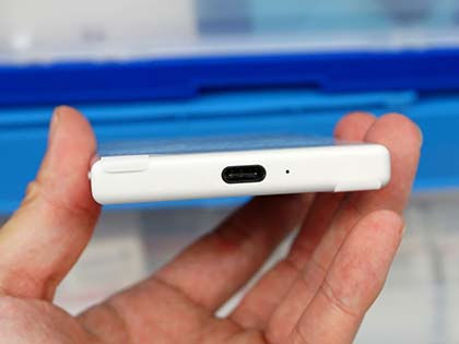 片手で使える「Xperia XZ1 Compact」が税込39,800円、未使用品