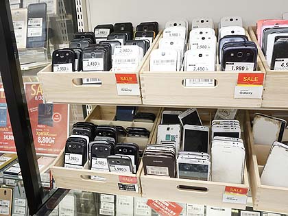 掘り出し物があるかも？ 「Galaxyスマホ ジャンク祭」が実施中 （取材