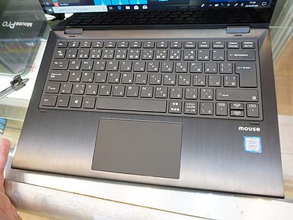 ペン入力対応のファンレス14型ノート「m-Book U400S」が店頭入荷、回転