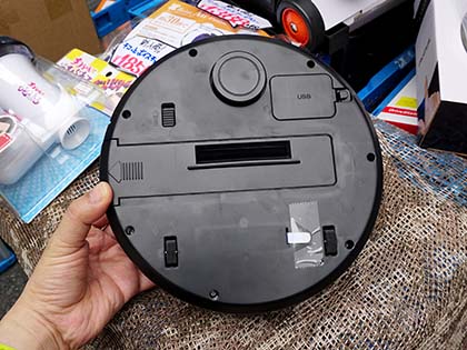 New Lupinロボット掃除機 本体 ASCII.jp：安すぎる！ ルンバっぽい見た目で1500円のUSB充電の