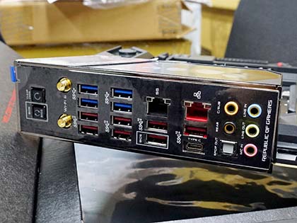 ASUSのX570マザーは「ROG CROSSHAIR VIII FORMULA」など計9モデル