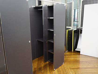 一畳間の段ボール個室「OTONA基地」の店頭展示がスタート、価格は12万