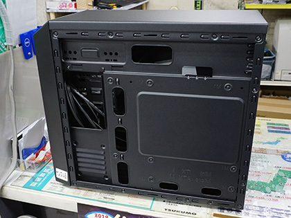 黒いPCケース PS16 SST-PS16B ps16-left-inside.jpg
