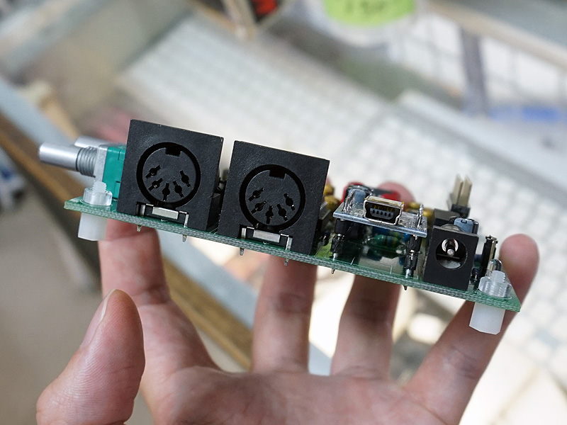 MIDIインターフェイスを搭載