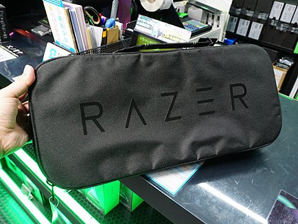 Razer 公式グッズ　非売品5点セット　レイザー　　ポーチ　キーホルダー　コースター　ヘッドフォン　ヘッドホン　ネックストラップ Razerブランドのバックパックやポーチが複数入荷、アケコンが入る
