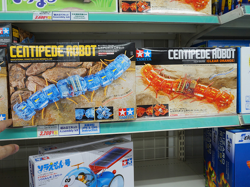 写真左の青色が通常モデル