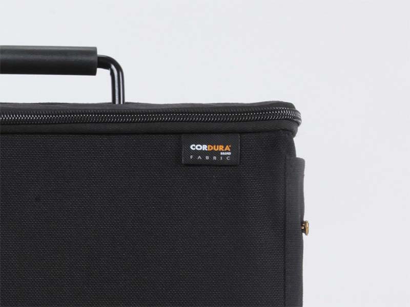 本体の生地は「コーデュラ」