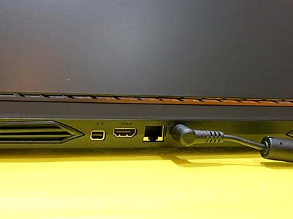 6コア/12スレッドのCore i7を搭載した15.6型ノート「m-Book K700」が