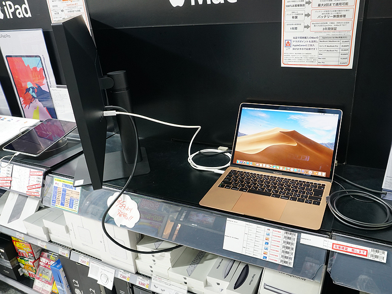MacBook Airと接続した状態