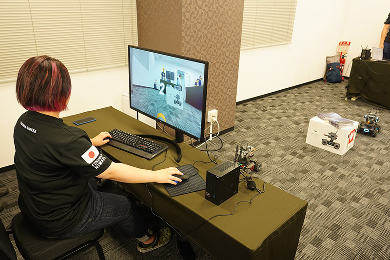 古澤美典氏と来場者の対戦中の様子。中には美典氏に勝利する人も。