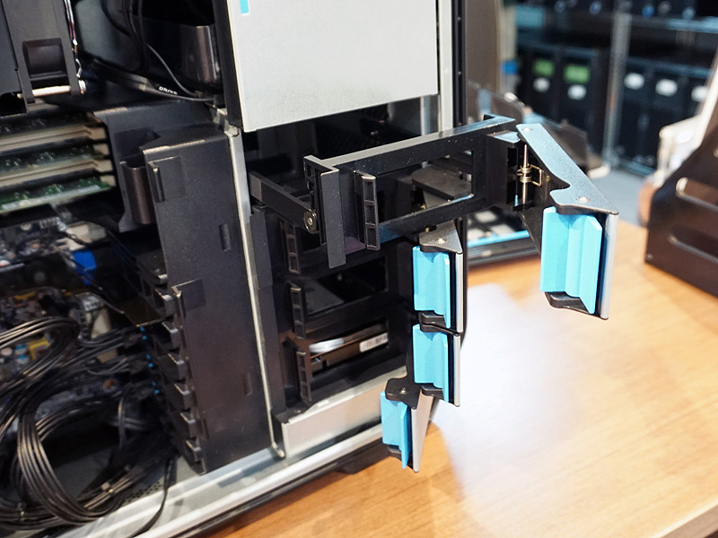 取材時に動作確認中だったため、「ストレージやメモリの構成は撮影時とは異なる」(同店)とのこと