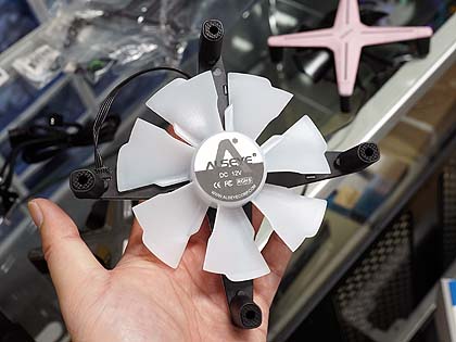 X字の独自フレームを採用した12cmファンがALSEYEから、3個パックで実売