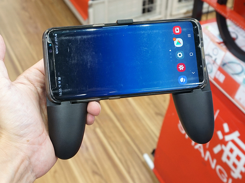 Galaxy S8を装着した様子