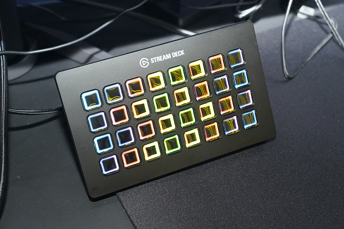 新たに登場した32キーの「Stream Deck XL」。