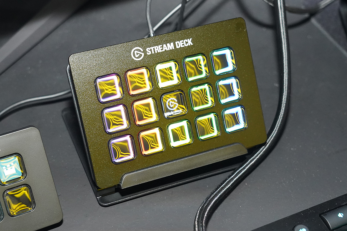15キーの「Stream Deck」。