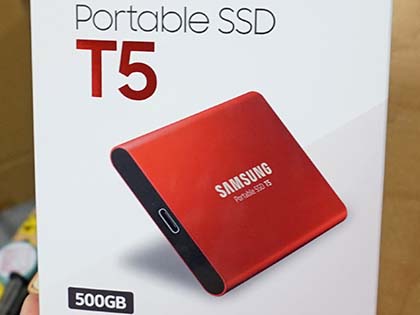 コンパクトなメタルボディのポータブルSSD「T5」に赤色モデル、500GBと