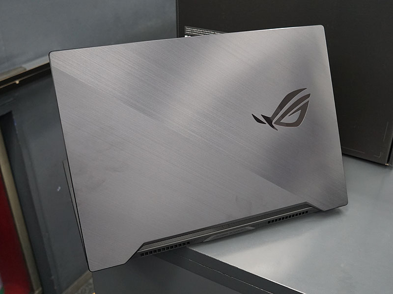 写真はROG ZEPHYRUS M GU502GU