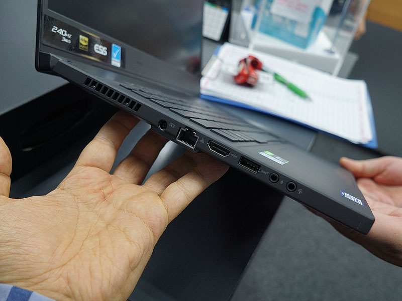 写真はROG ZEPHYRUS M GU502GU