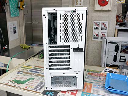 CORSAIRの新型PCケース「iCUE 465X RGB」が発売、ソフト制御の冷却