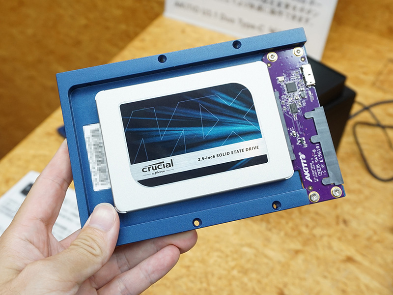2.5インチHDD/SSDを使用する場合は別売りの専用アダプタが必要
