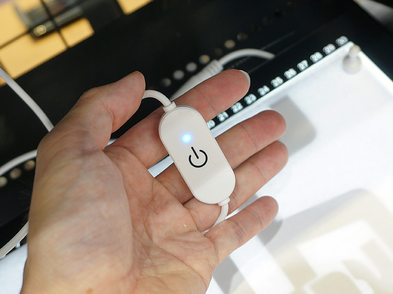 手元のリモコンで光量調節が可能