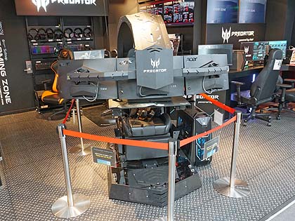 実売350万円のコクピット風ゲーミングチェア Predator Thronos が展示スタート Akiba Pc Hotline