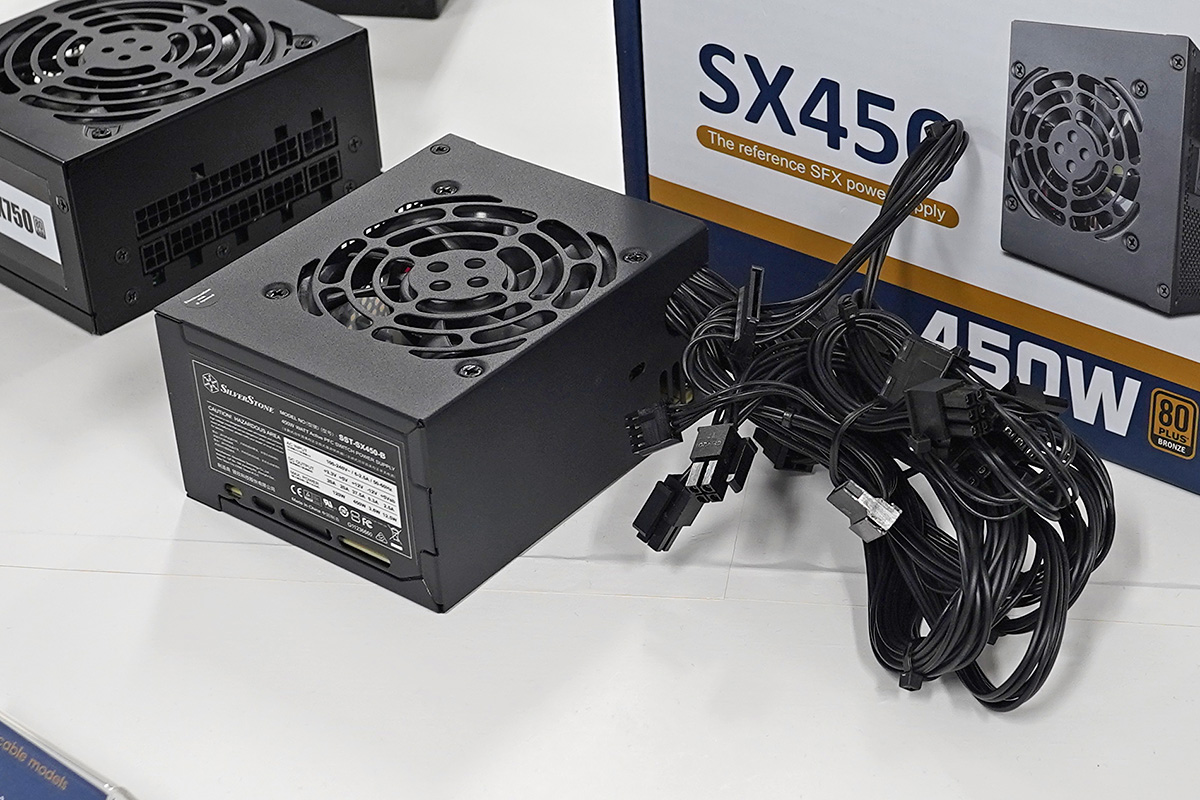 450W SFX電源のエントリーモデル「SX450-B」。