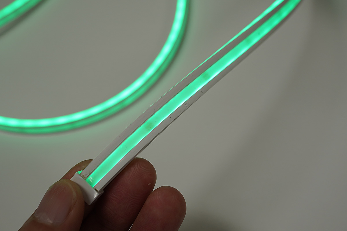 ケーブル自体を見せるレイアウトなどに扱いやすいものになっている。
