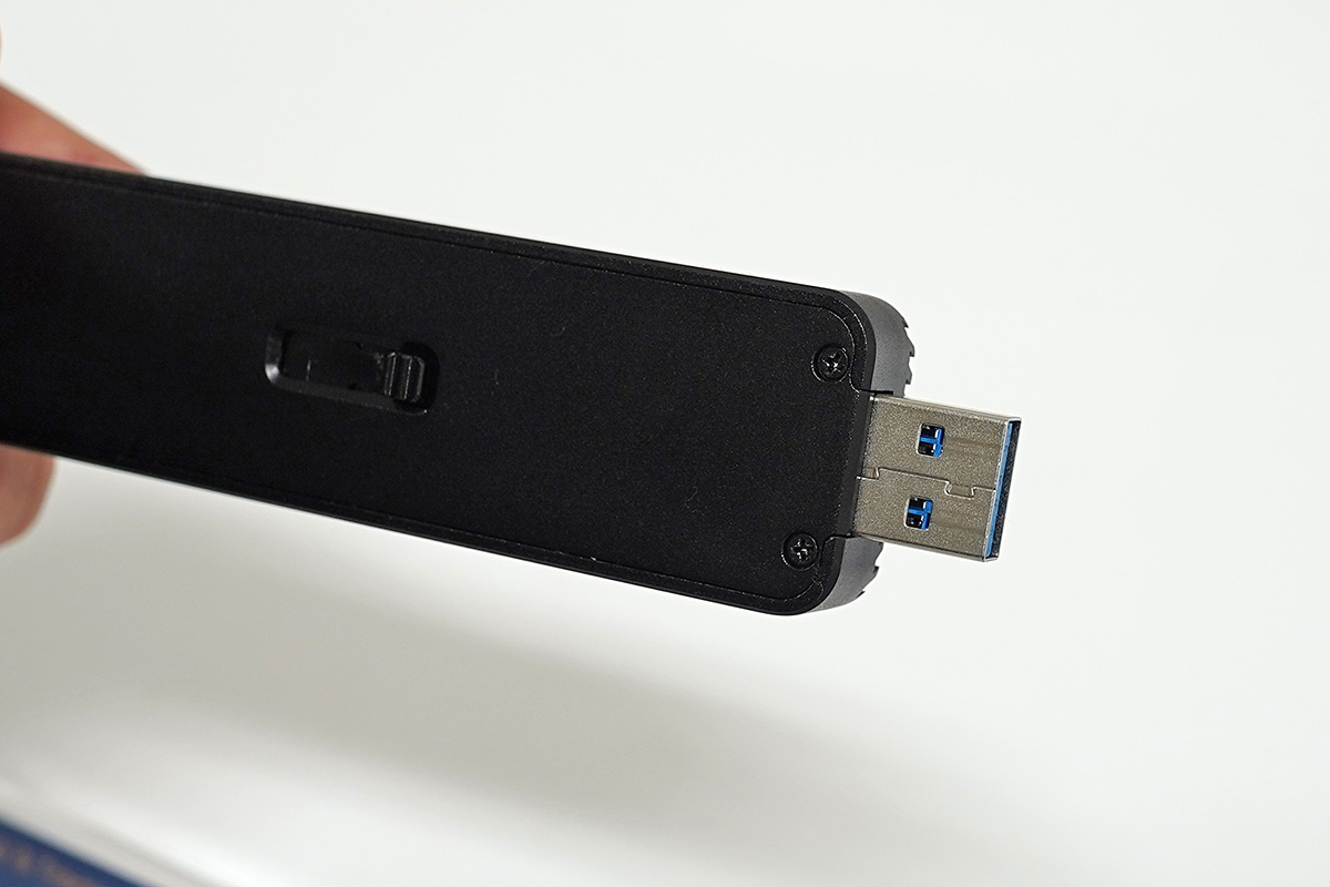「MS12」はUSB 3.1 Gen2対応で、コネクタ部分はスライドさせて収納可能な構造。