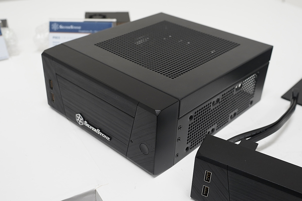 小型Mini-ITXケースの「ML10」