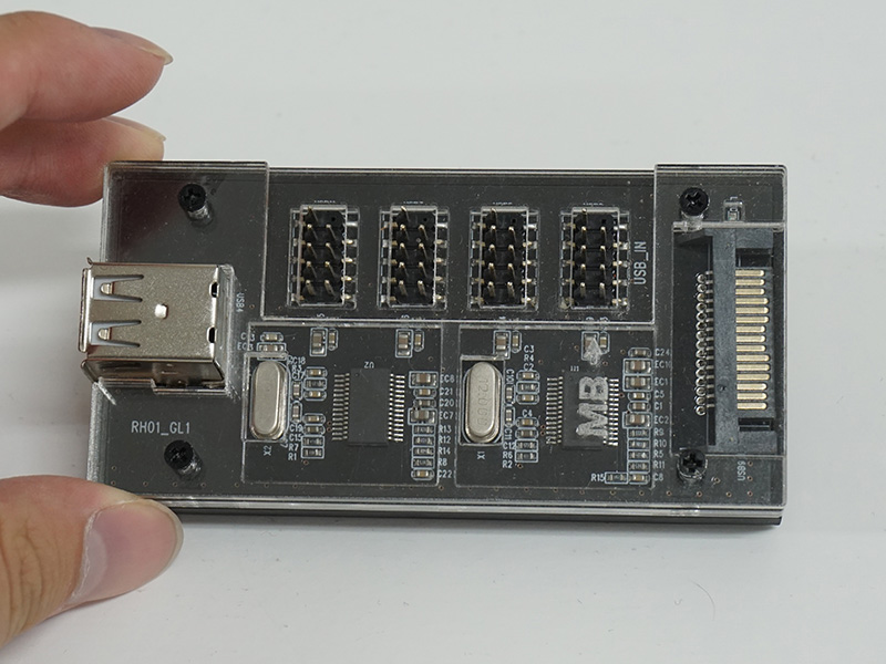 USB 2.0ヘッダピンを増設できるUSBハブ「CP15」