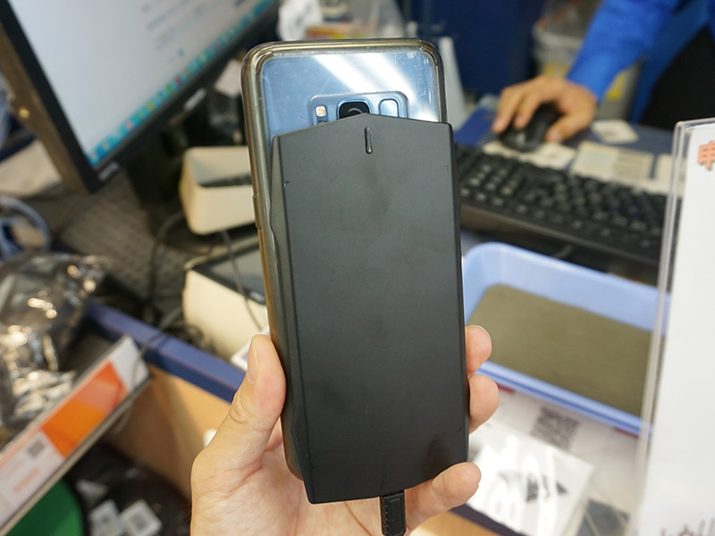 MUJA Smart TouchPad スマホ ゲームコントローラー（スマートフォンへの取り付け例）