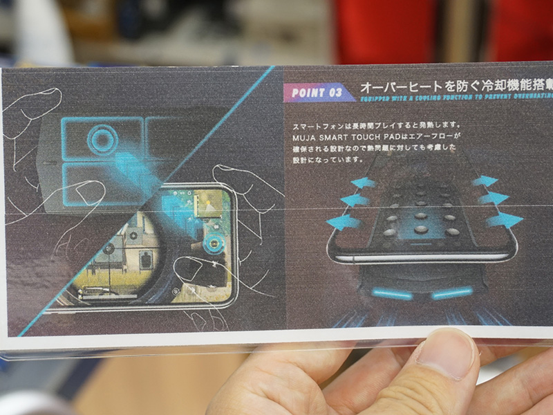 吸盤で取り付けるため、スマートフォンに密着せずエアフローが確保できるという