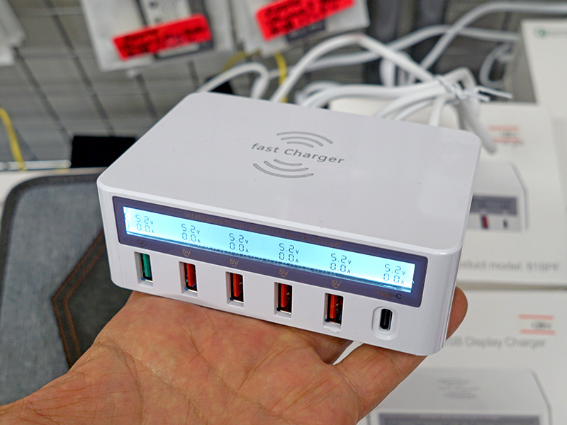 10W Qi充電+Type-C+LCDディスプレイ画面付きQC3.0＆4USBポート充電器