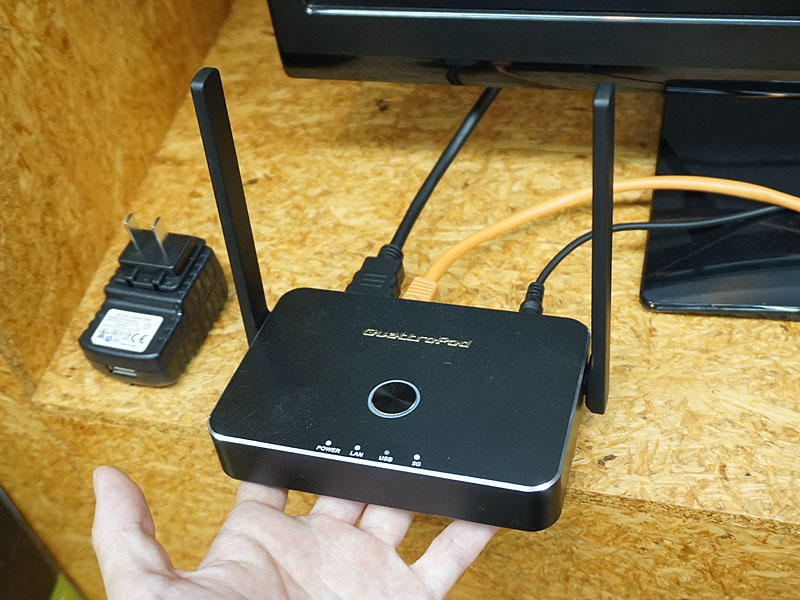 受信機(HDMI出力、Gigabit Ethernet、USB端子を装備)