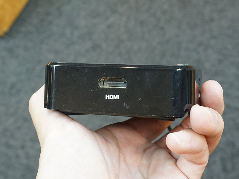 送信機(HDMI、MiniDP、USB、Gigabit Ethernet端子を装備)