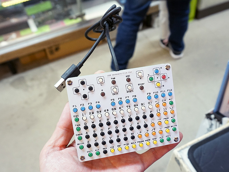 USBキーボードPlusPAD（キット）【ホワイト】の組み立て済みサンプル