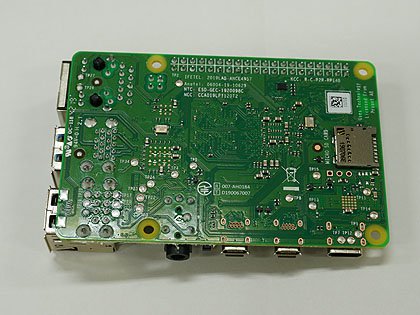 Raspberry Pi 4 Model B」の国内向けモデルが店頭入荷、ケースなども