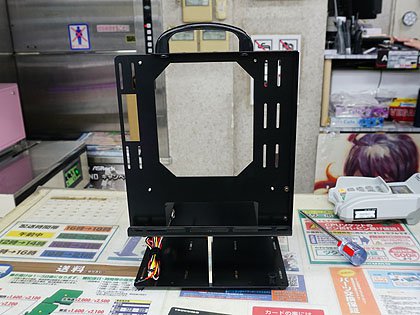 【自作PC】オープンフレーム+CPUクーラー+ライザーケーブル ASCII.jp：丸ごと白い自作PCが組める！ ASUSの「WHITE EDITION」一式で