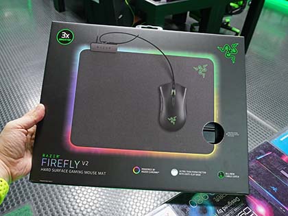 Razerの光るマウスパッド「Firefly V2」が発売、ケーブルキャッチ搭載