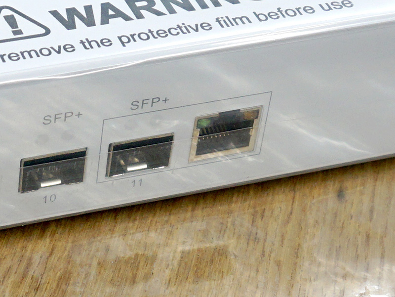 QSW-308-1CはSFP+/RJ45コンボポートを搭載