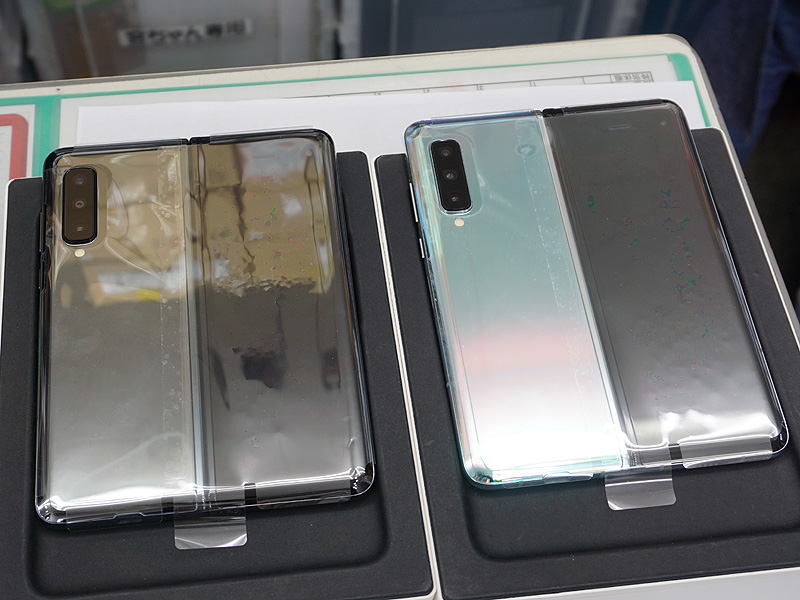 スペースシルバーカラーの海外版も入荷している