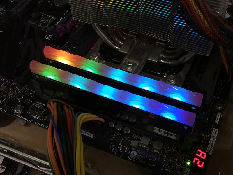 写真はDDR4-4133モデル