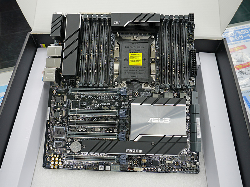 Pro WS C621-64L SAGE。LANがGbE×2に変更されているが、基本的な機能は同等