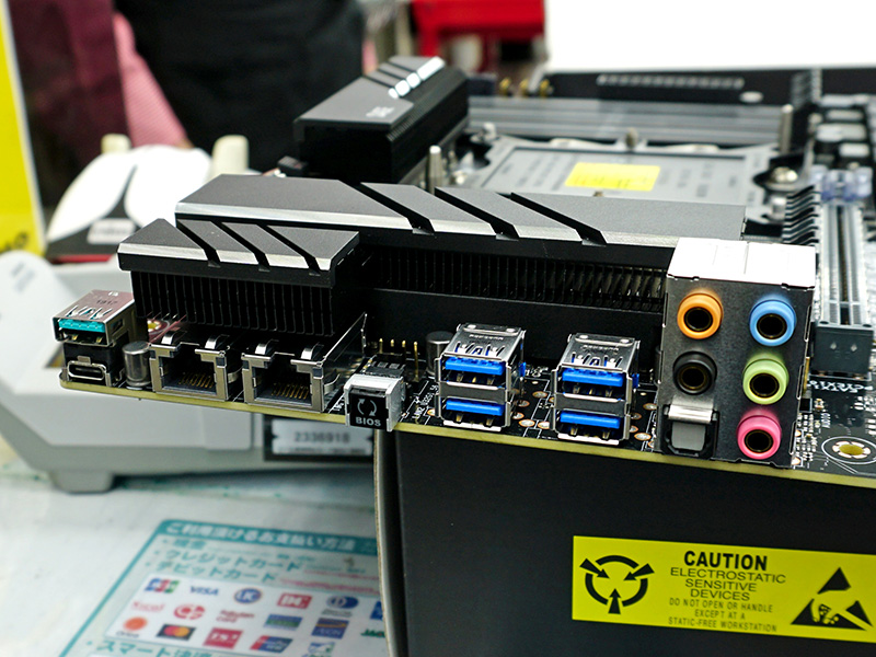 I/Oパネル。10GbE×2を装備
