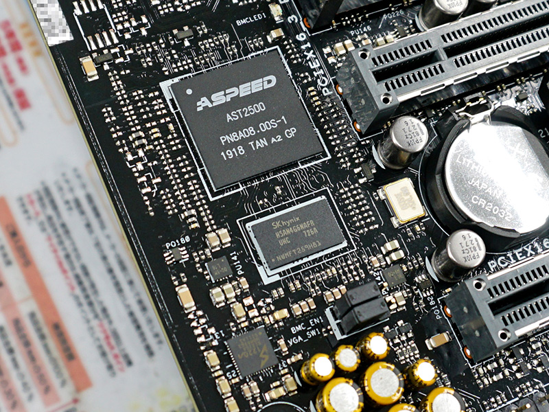 サーバー管理チップを搭載