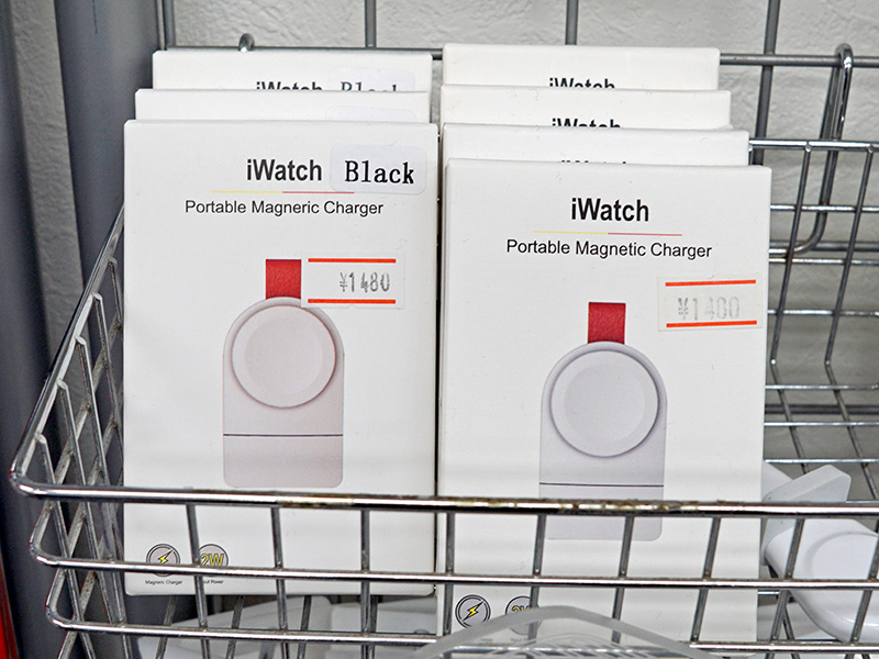 製品パッケージは共通。ブラックには色を示すシールが貼ってある
