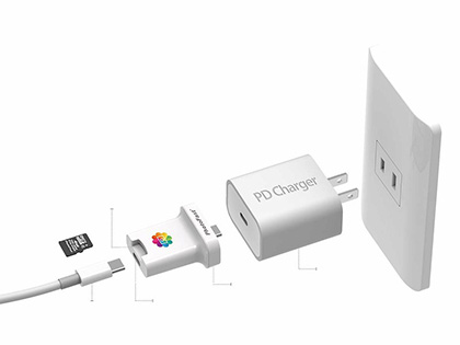 充電中に自動バックアップ！iPhone対応カードリーダー「PhotoCube C